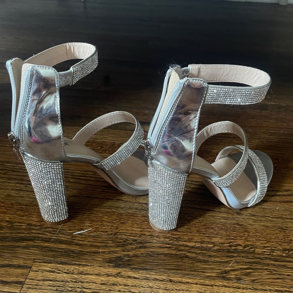 heels - Picture 3 of 4